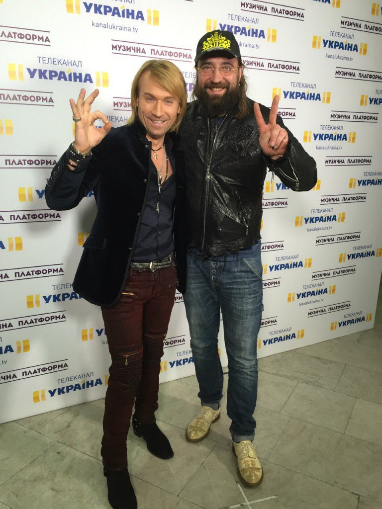 Продюсер исполнителя Александр Горбенко пообещал разобраться в происшедшем, и готов дать премию в 100 000 гривен за информацию о «доброжелателе»
