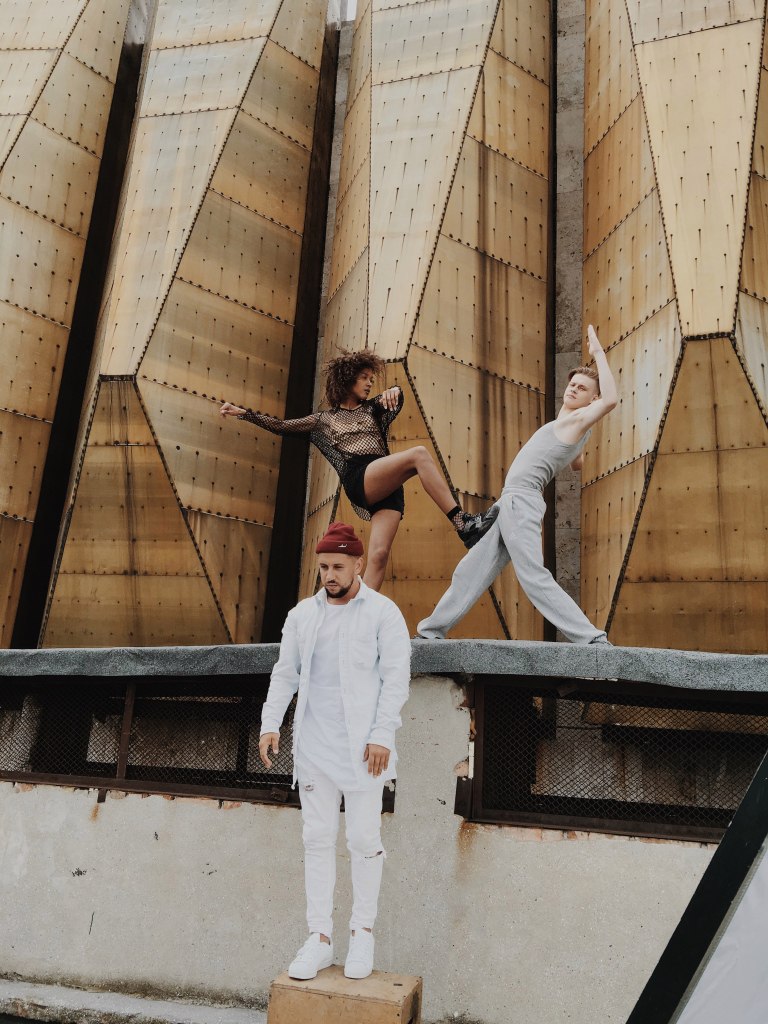 MONATIK Кружит 1