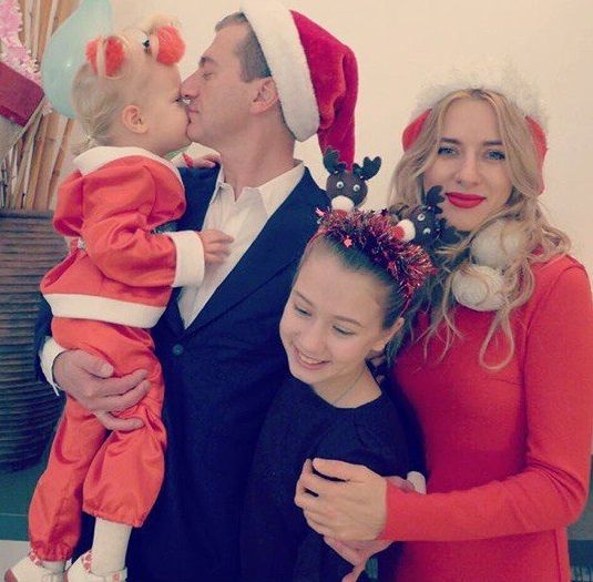 Звёздная пара Юрий Никитин и Ольга Горбачева отметили Новый год с детьми в Испании