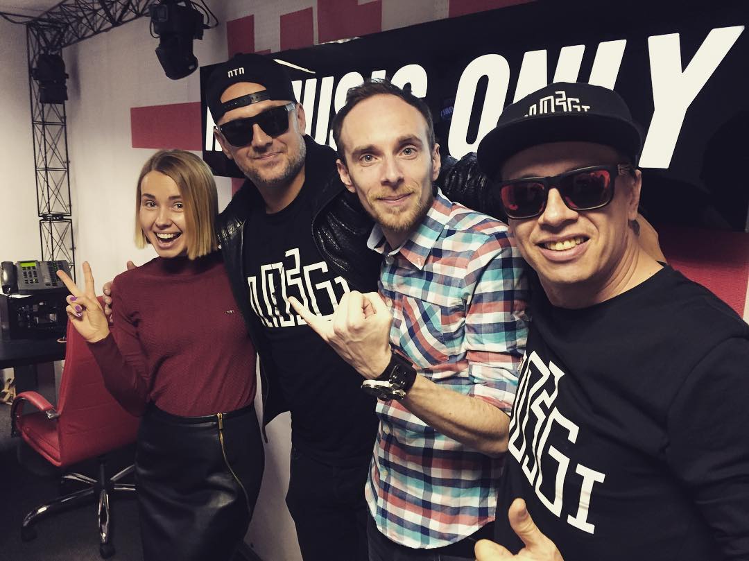 Премьера трека «Атятя» состоялась сегодня, 7 марта, в эфире радиостанции NRJ