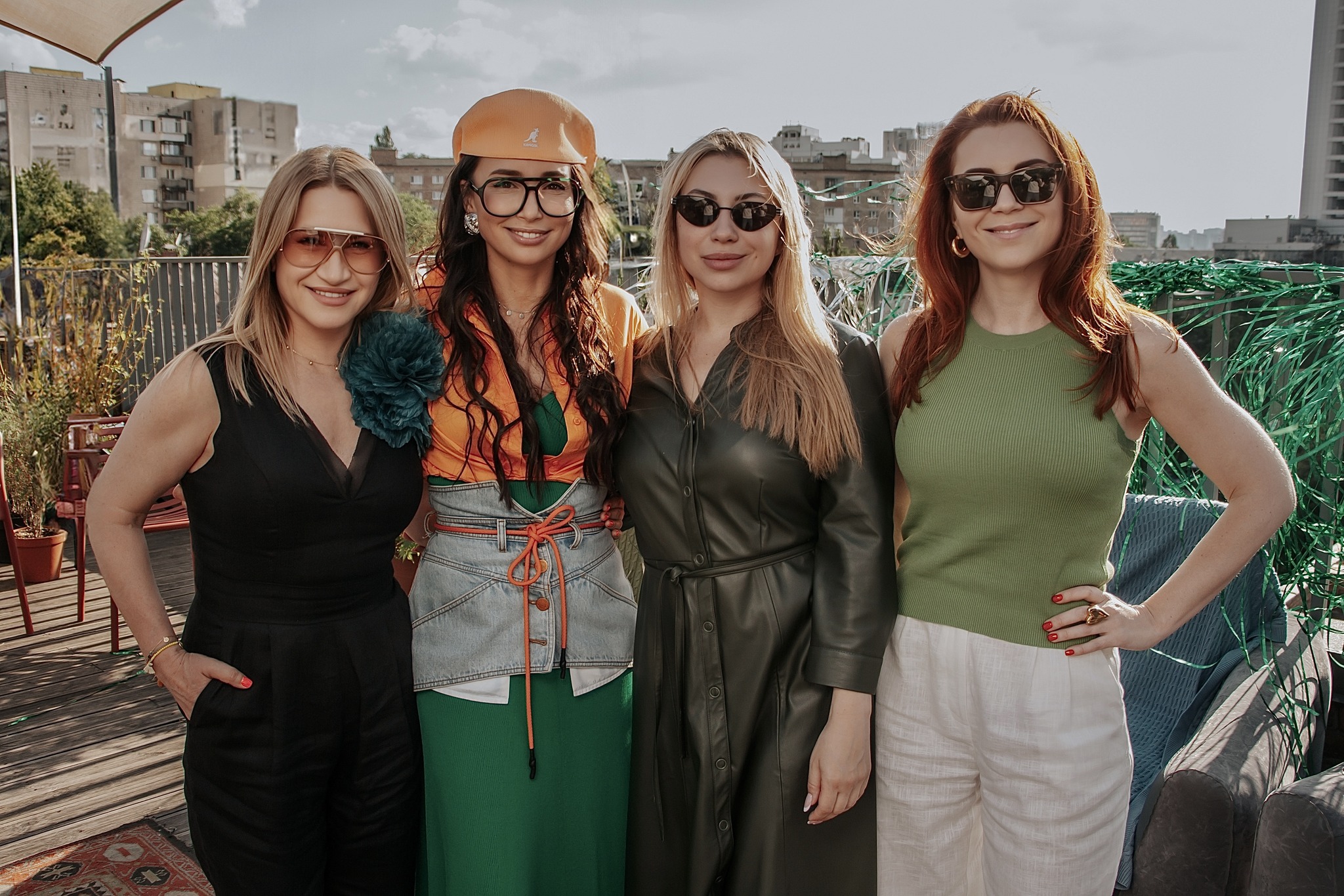 Ксенія Літвінова, Марина Арістова, ЮЛА та Олена Шершньова