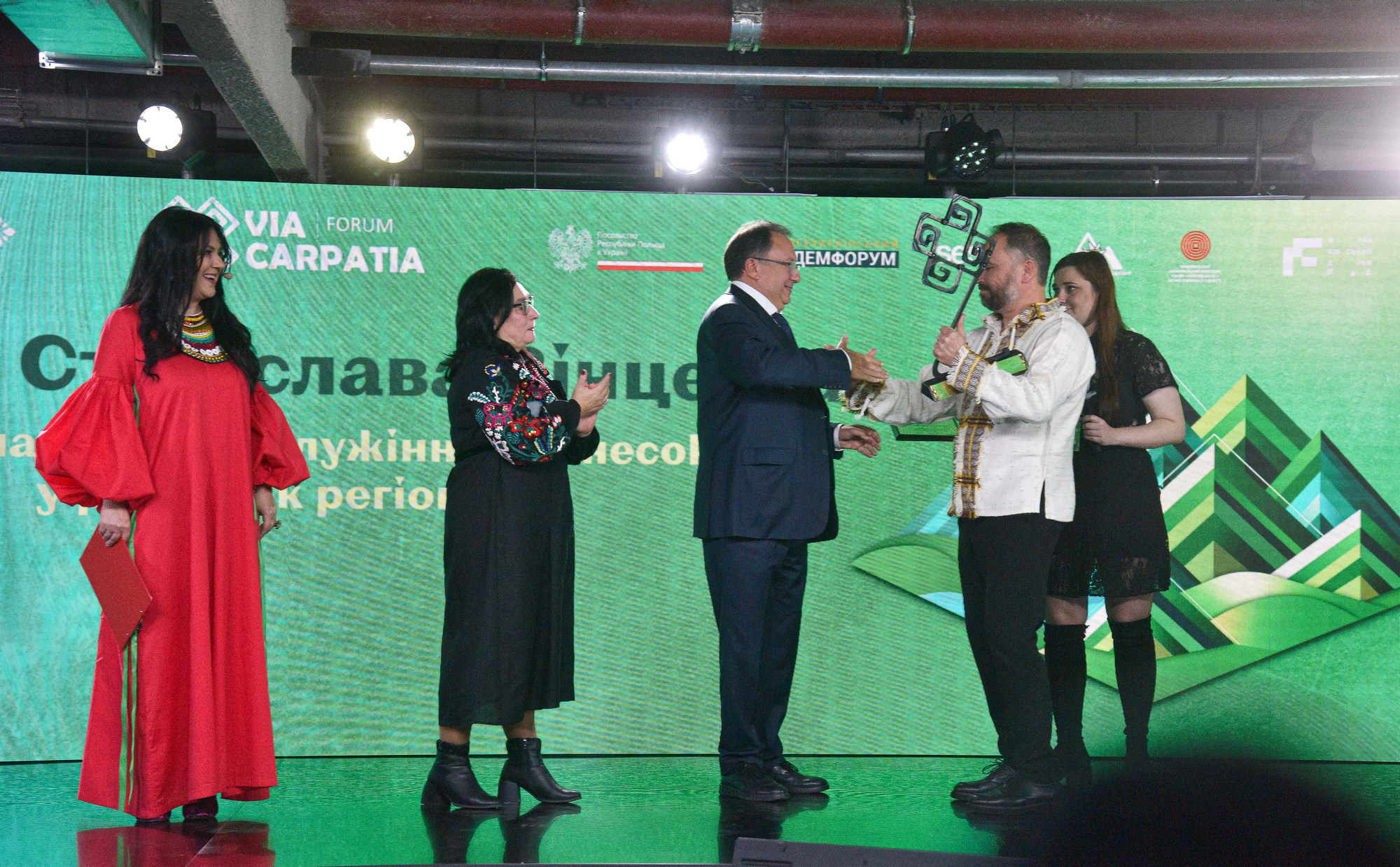 via carpatia 2024 11 13 HBR 8420 065