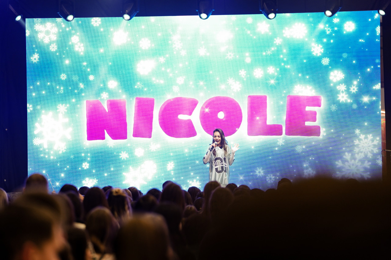 NICOLE