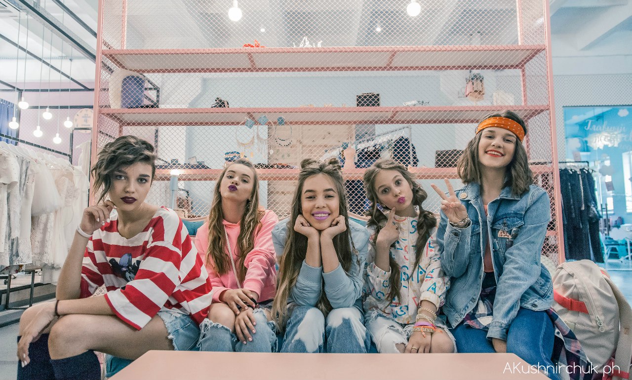 Участницы Open Kids души не чают в своих четвероногих друзьях. И только пока одна Аня Бобровская (на фото справа) мечтает, чтобы на день рождения ей подарили шпица